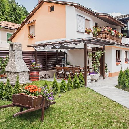 Gotar Apartment With Garden Kobarid Exteriér fotografie