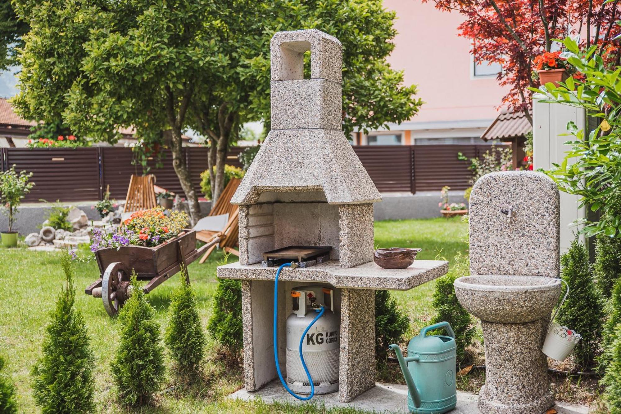 Gotar Apartment With Garden Kobarid Exteriér fotografie