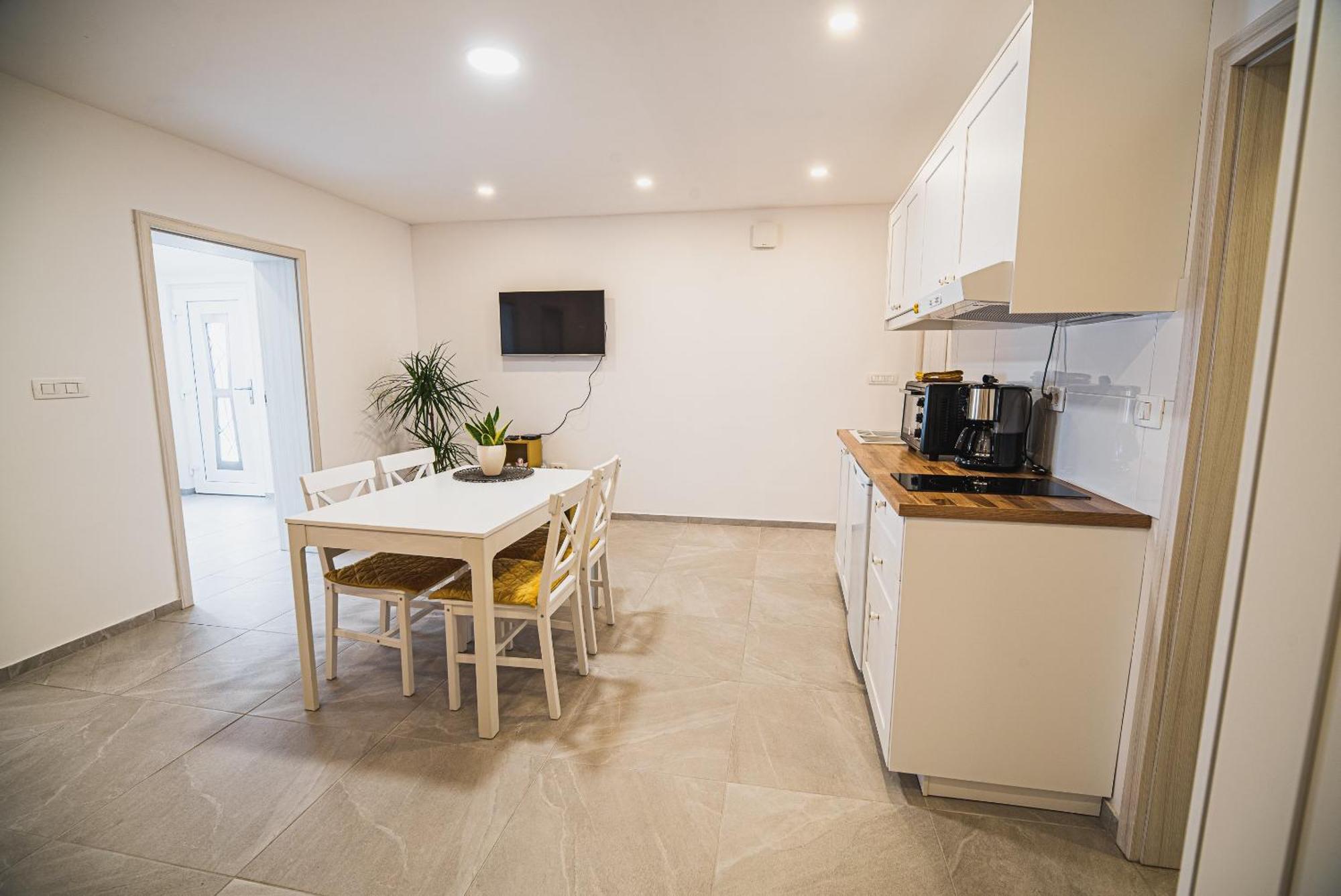 Gotar Apartment With Garden Kobarid Exteriér fotografie